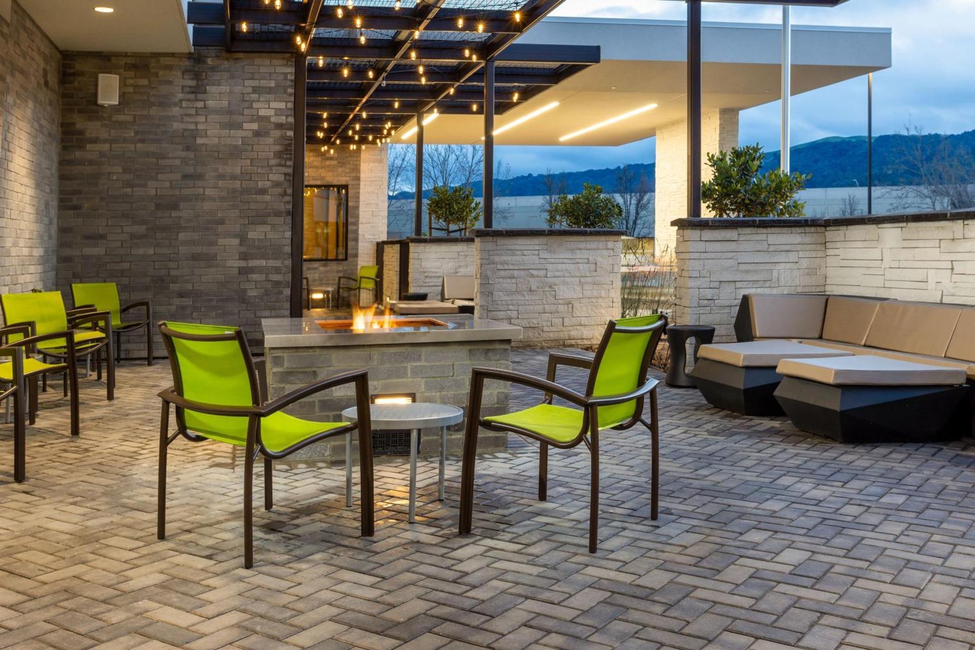 Springhill Suites By Marriott Pleasanton Exterior photo